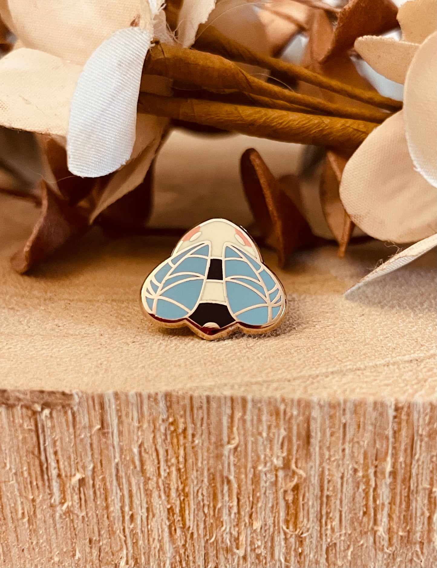 Apina enamel pin