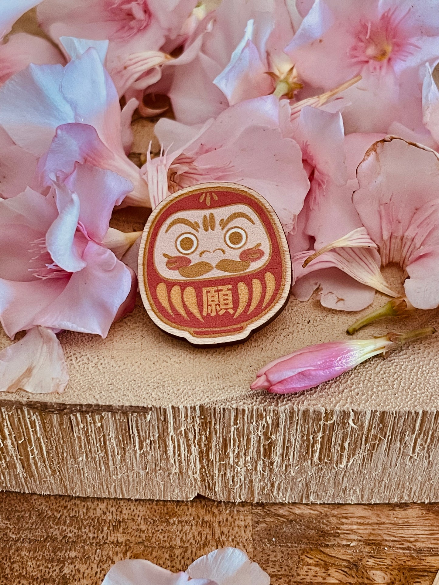 Wood pin Daruma