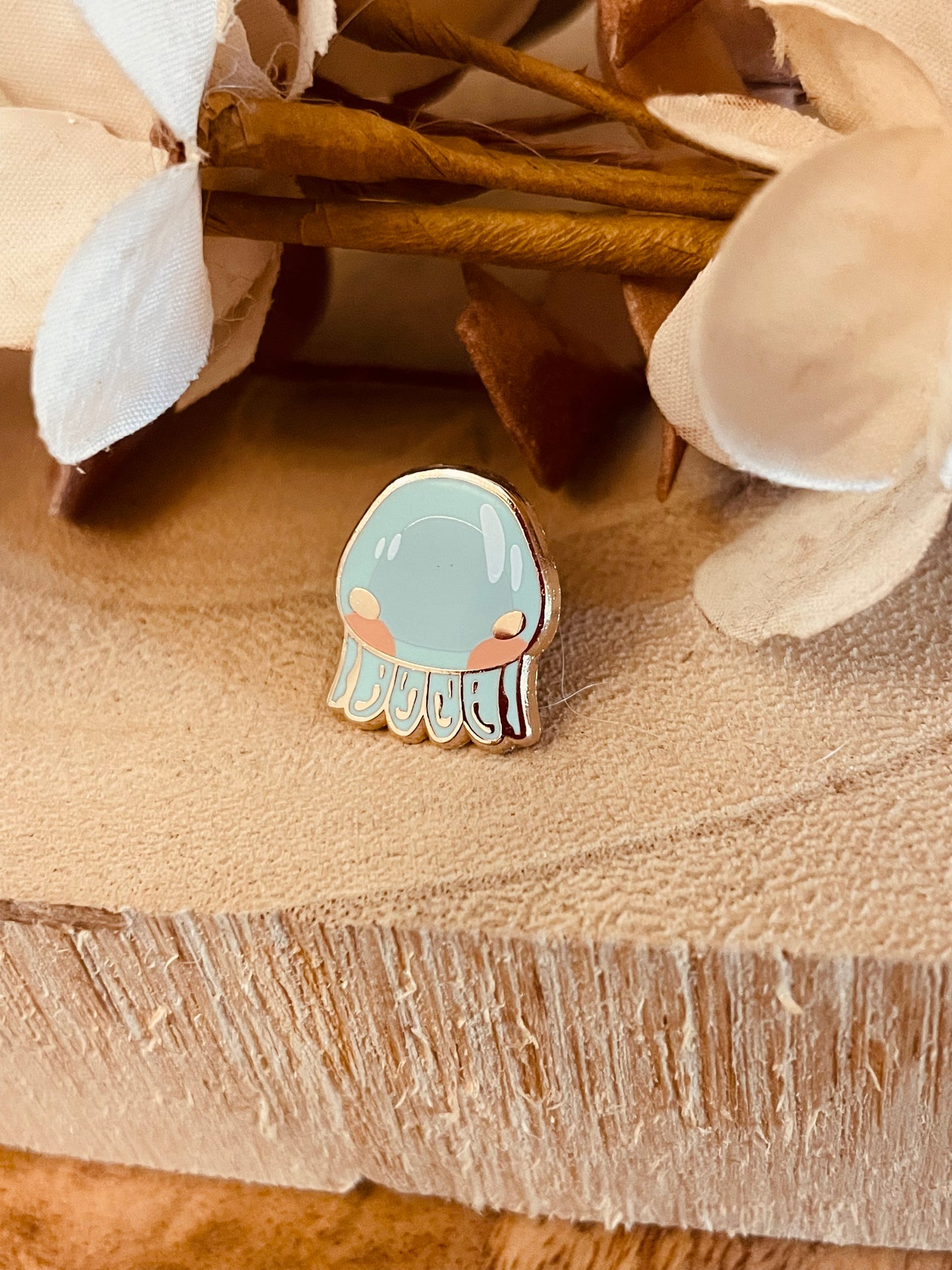 Medusina 2 azzurra enamel pin