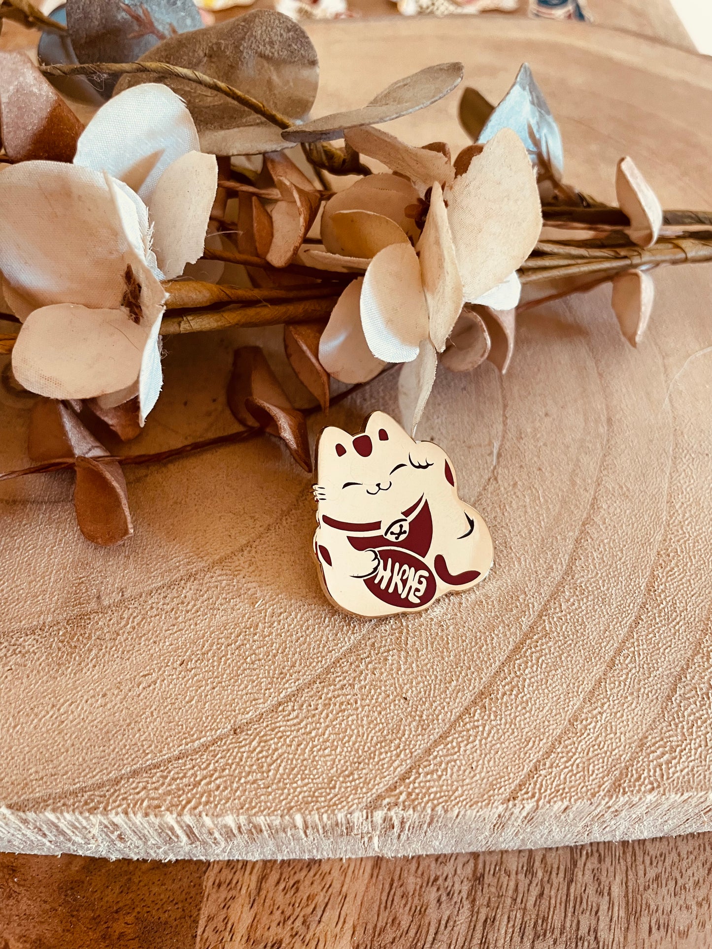 Gold maneki Neko enamel pin