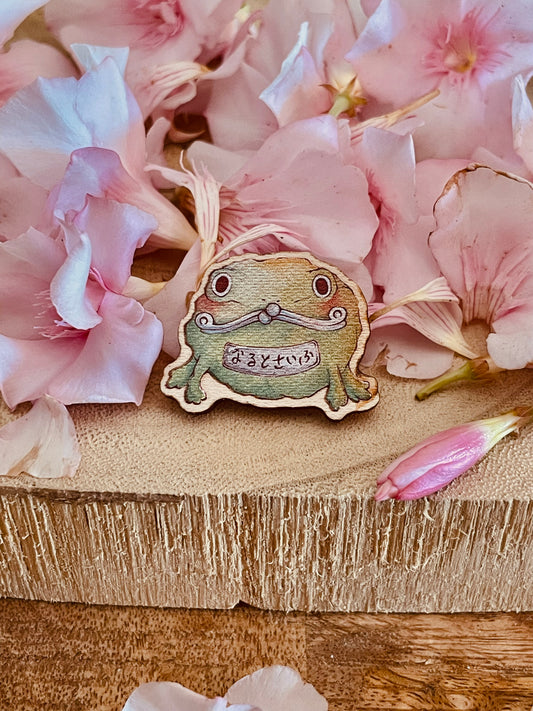 Wood pin Frog wallet