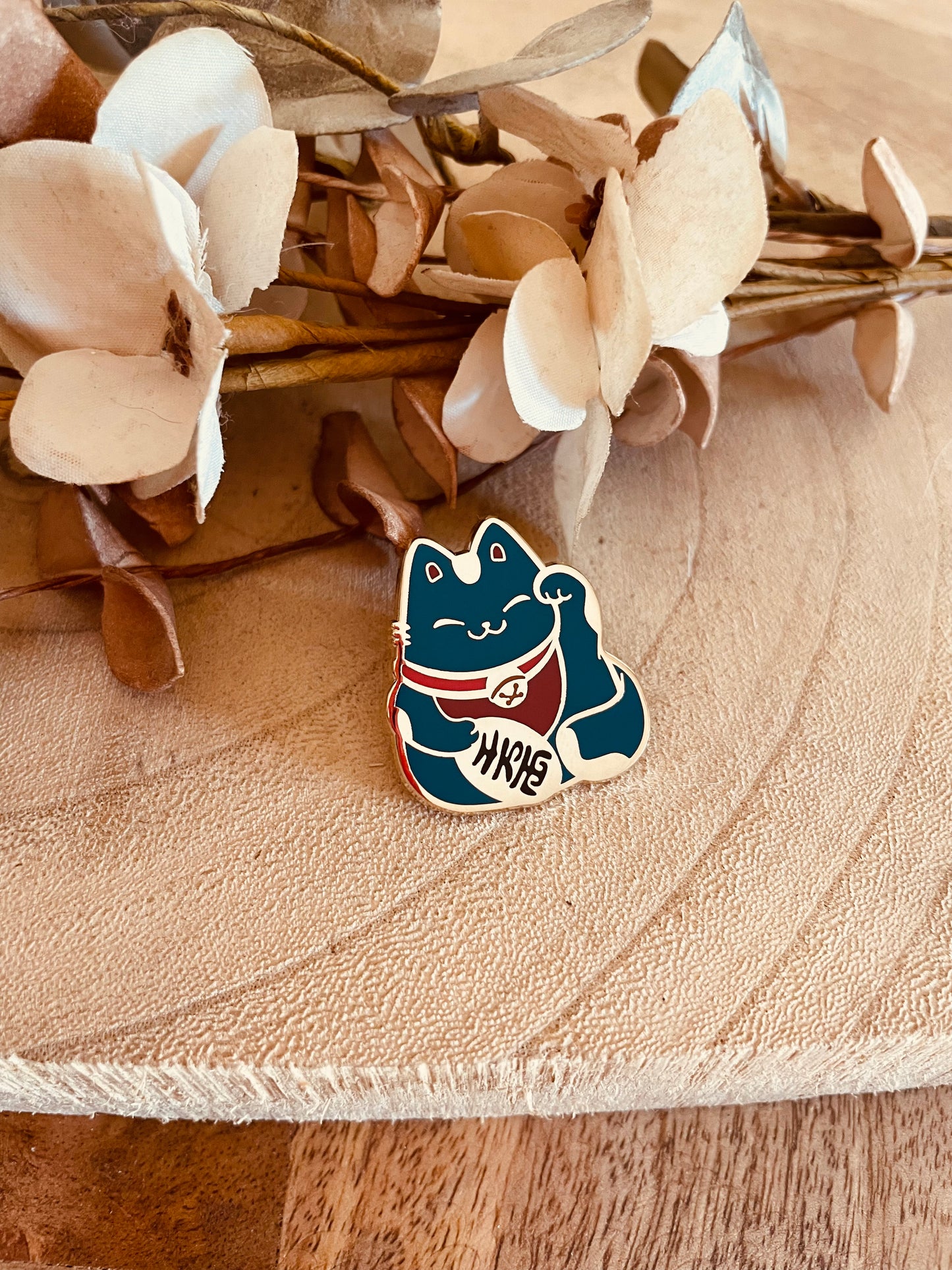 Blue maneki Neko enamel pin