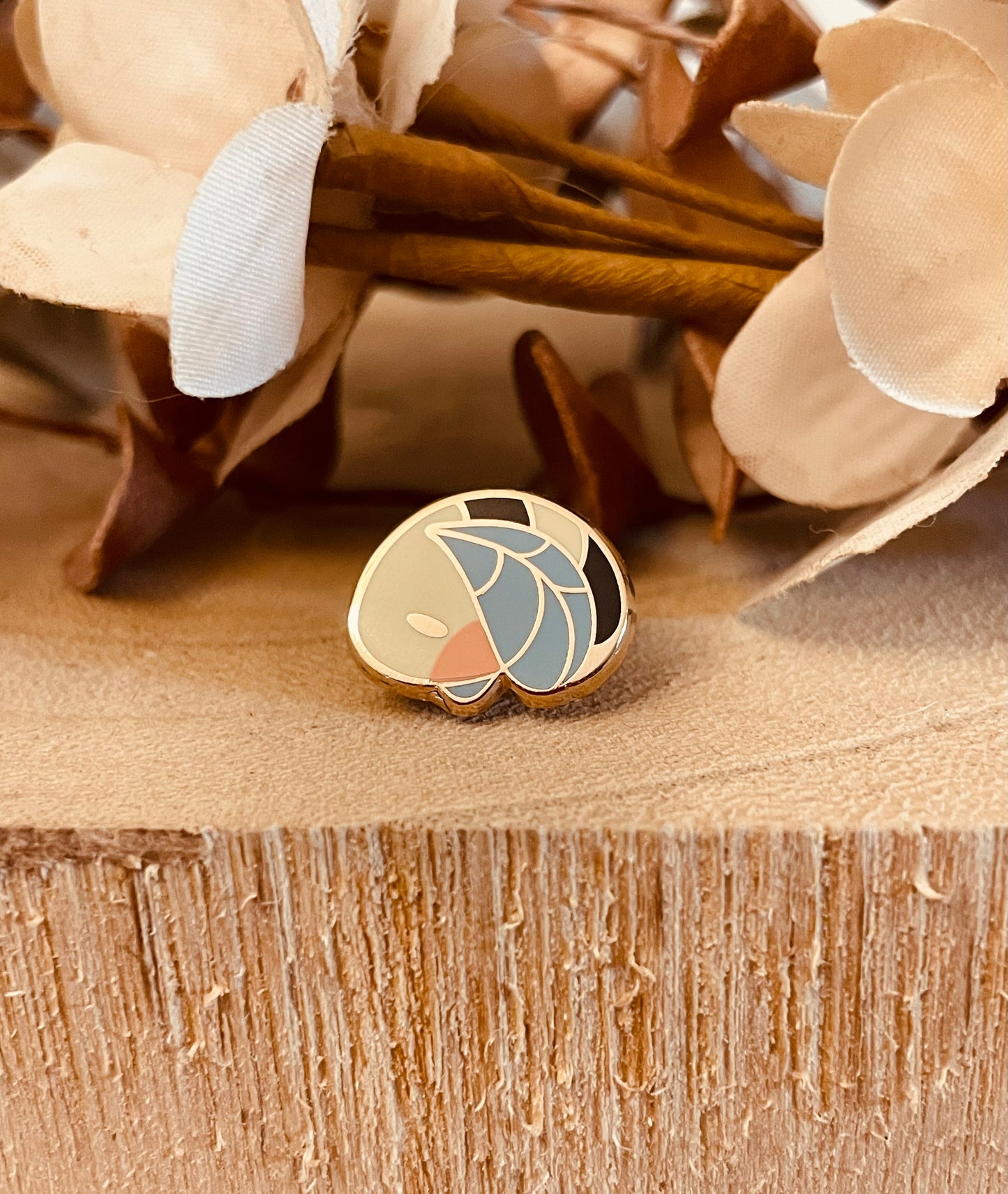 Apina triste enamel pin