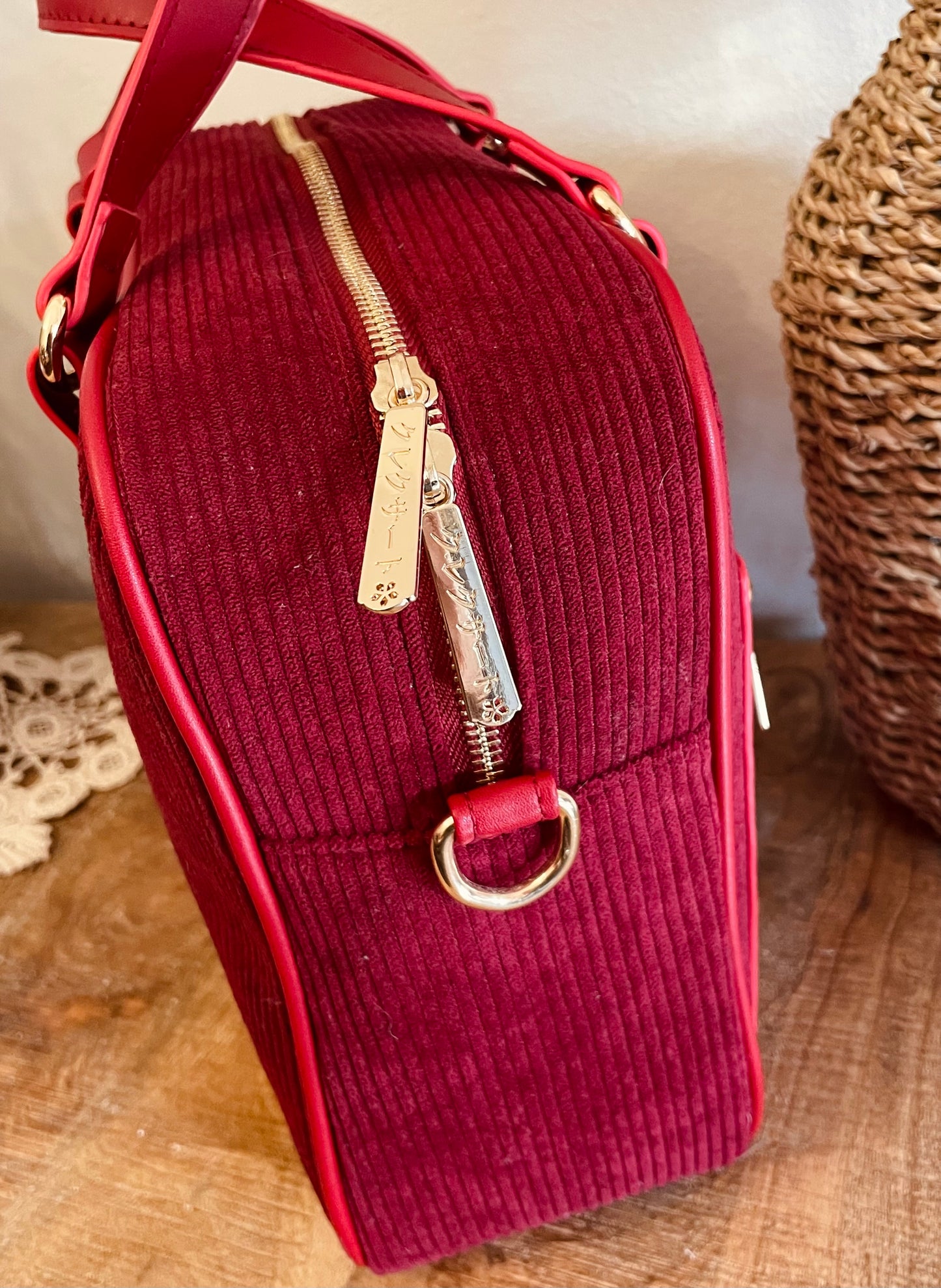 Bundle Gold Itabag + Passport cover +2 Enamel pin + 1 Prodotto omaggio