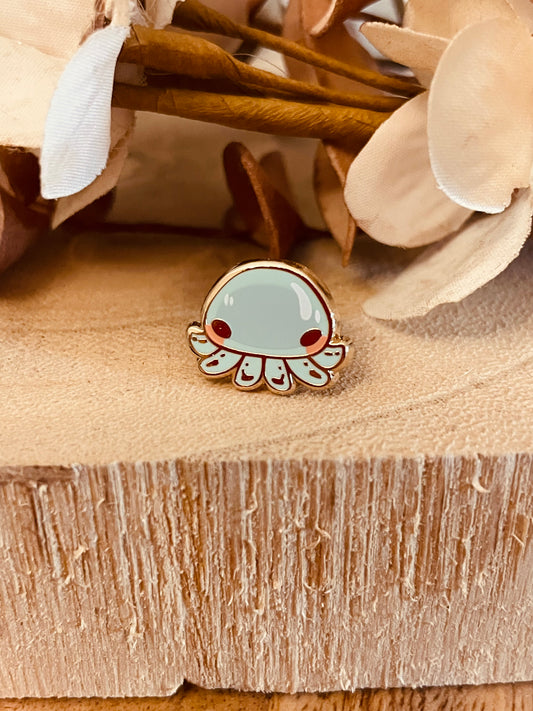 Medusina 1 azzurra enamel pin