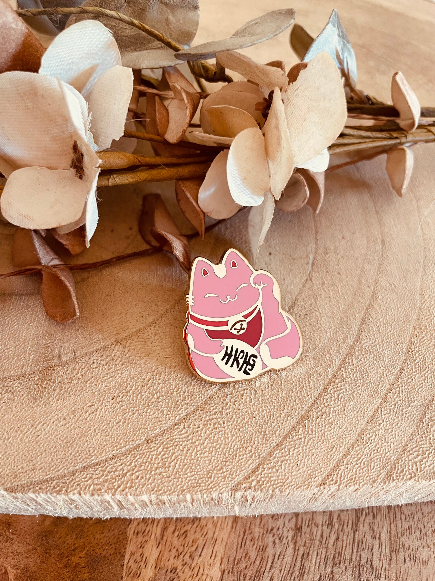 Pink maneki Neko enamel pin