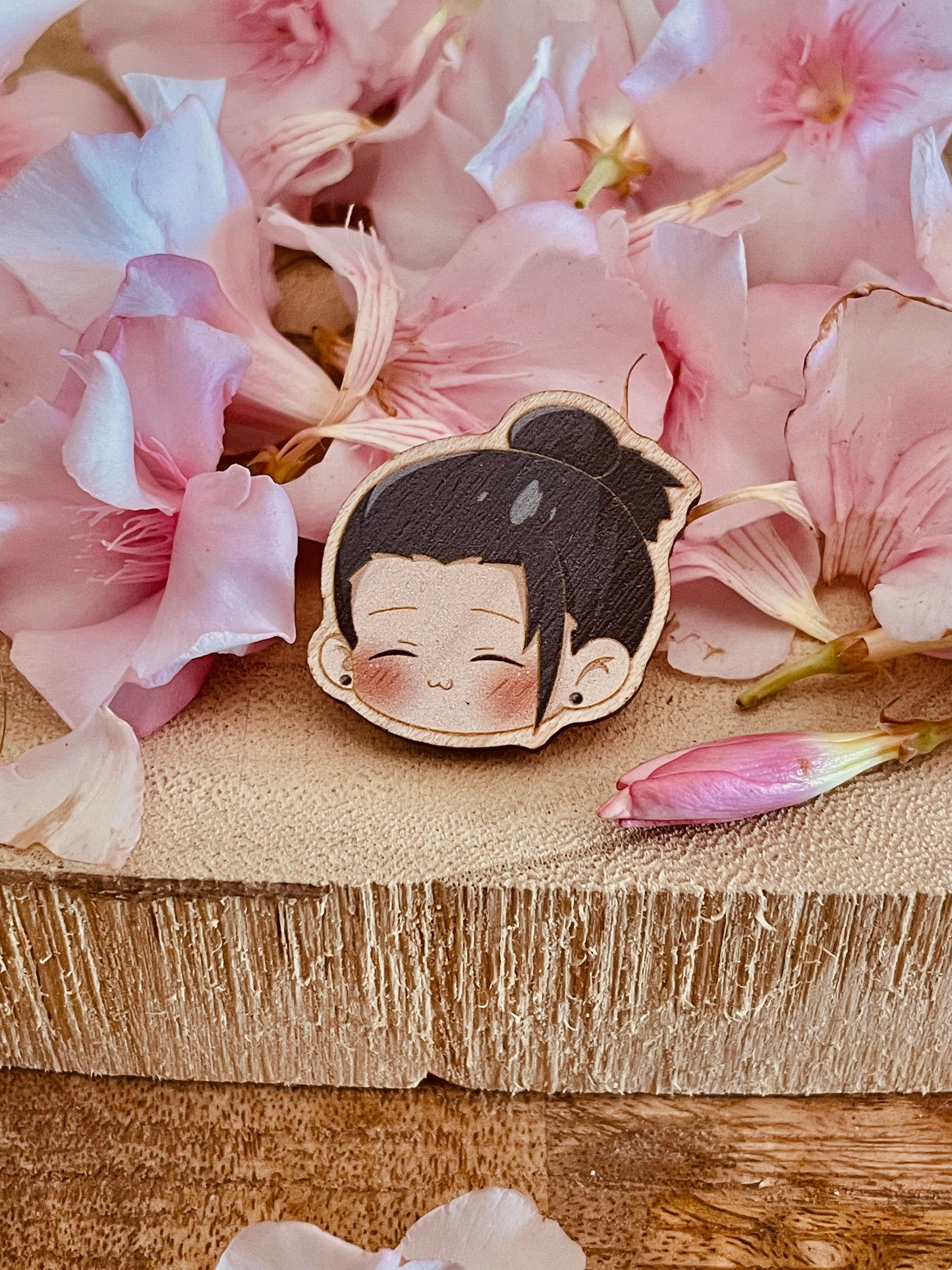 Wood pin Ragazzo cupo