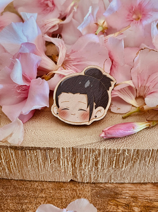 Wood pin Ragazzo cupo