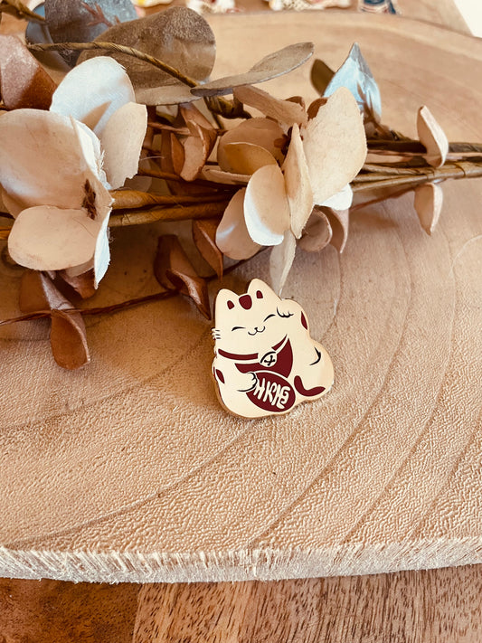 Gold maneki Neko enamel pin
