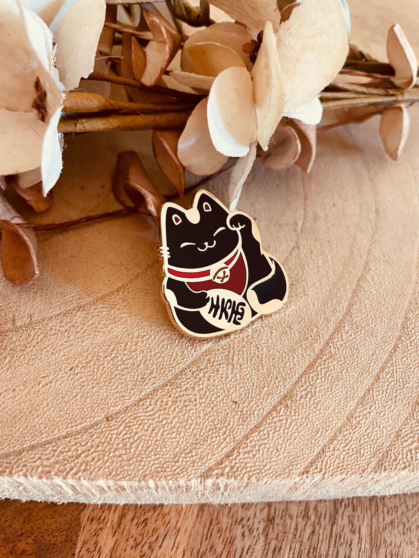 Black maneki Neko enamel pin